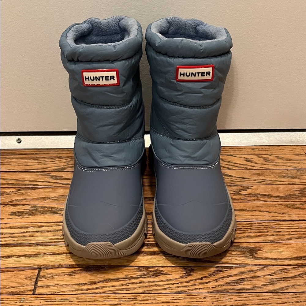 Hunter Women’s blue snow boots size 7